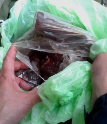 Phạt tiền cán bộ y tế vận chuyển thịt sơn dương